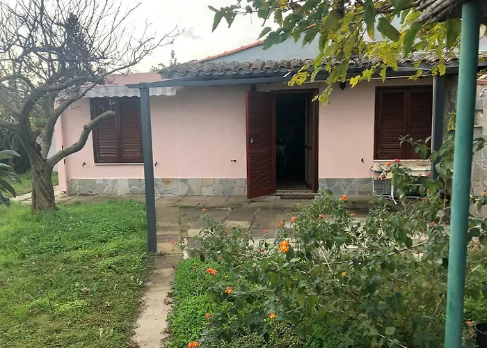 Con Grande Giardino Vicino Di Campus Вилласимиус